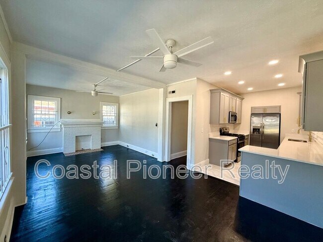 Building Photo - 4015 N Seminole Ave