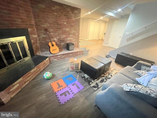 Building Photo - 9437 Hickory View Pl