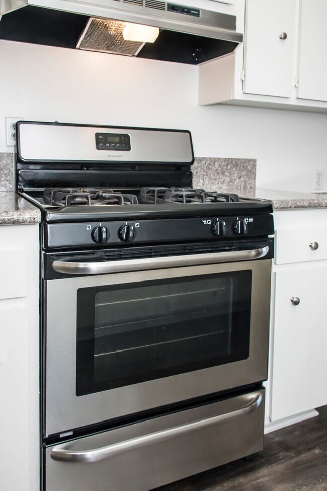 Building Photo - 285 California Blvd