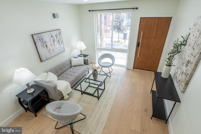 Building Photo - WOW brand new with Deck