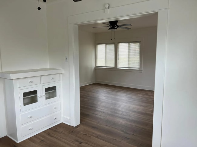 Building Photo - APT A