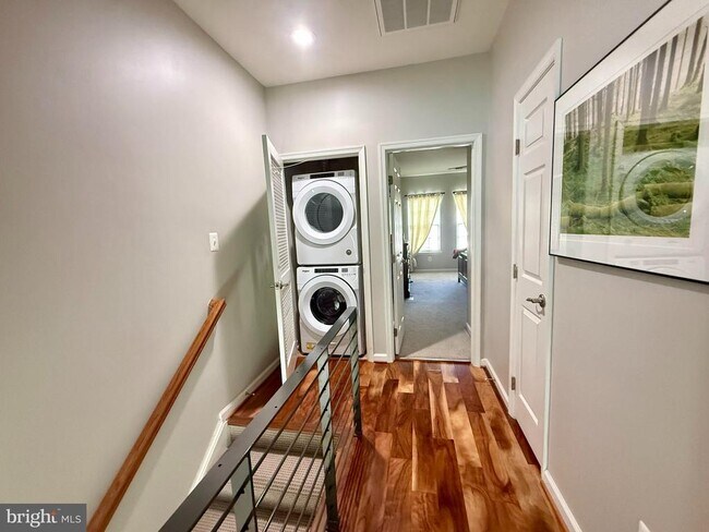 Building Photo - 14050 Cannondale Way