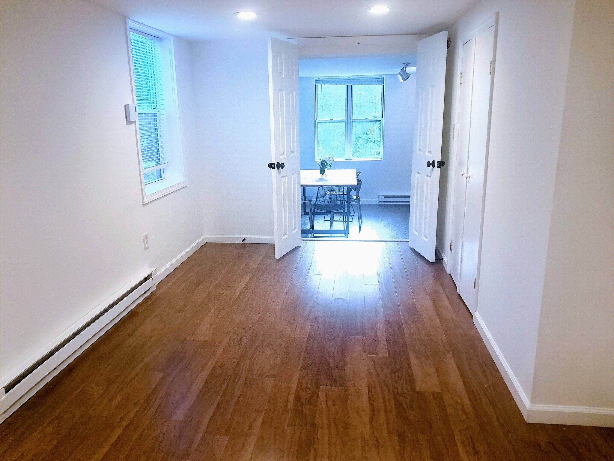 Large bedroom - 9918 Tenbrook Dr