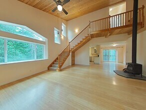 Building Photo - Huge 5 Bedroom Cabin-Style Home on 2+ Wood...