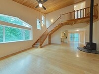 Building Photo - Huge 5 Bedroom Cabin-Style Home on 2+ Wood...