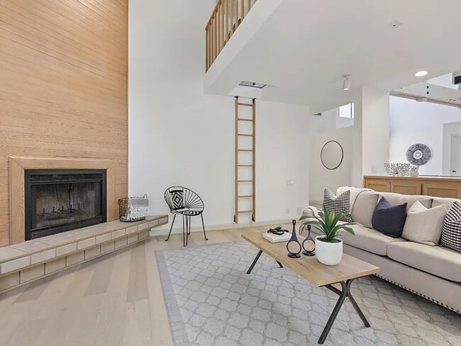 Building Photo - BRIGHT & AIRY HOME IN EXCLUSIVE ENCLAVE SPRAWLING, PRIVATE CULDESAC PROPERTY