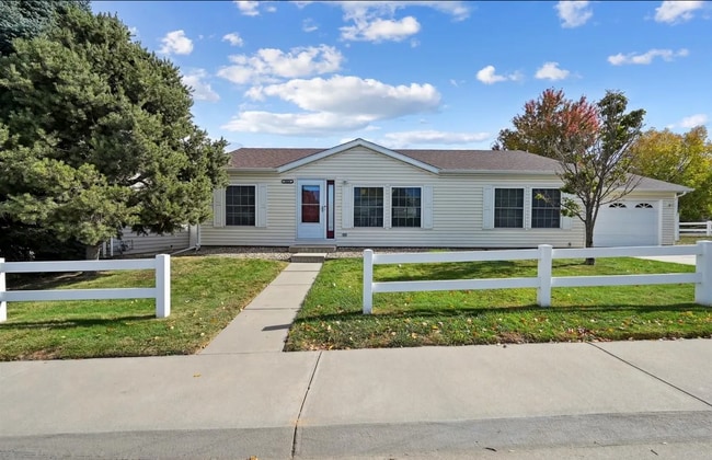 Building Photo - 5634 Clay St