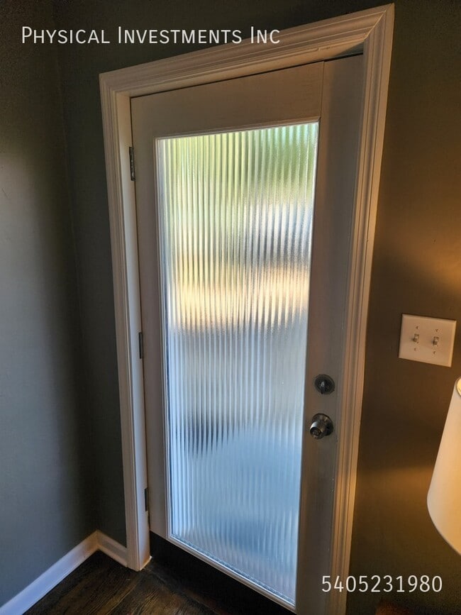 Building Photo - 412 Hanover Ave NW