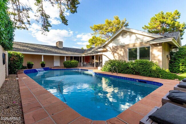 Building Photo - 14425 N Coral Gables Dr
