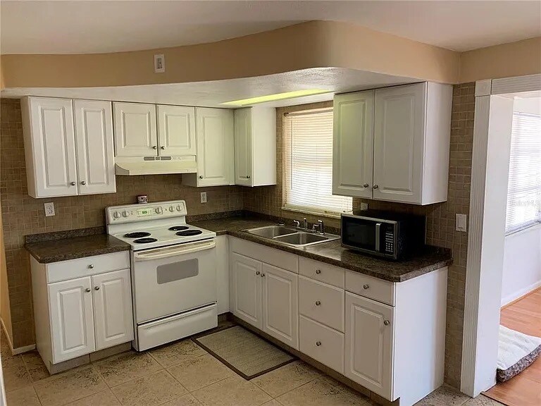 Building Photo - 3300 Thorny Ridge Dr