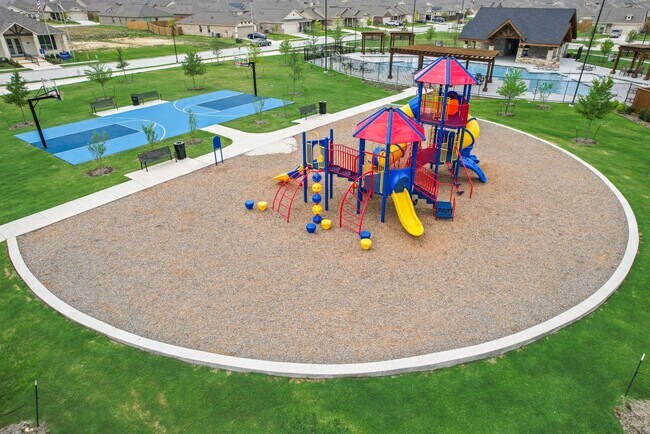 Building Photo - Tricon Rancho Canyon