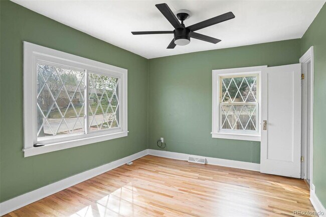 Building Photo - "Charming 3-Bedroom Home with 2 Full Baths in Prime Lakewood Location!"