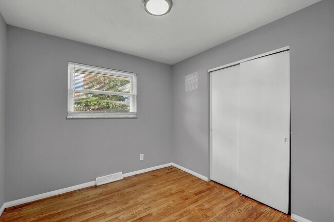 Building Photo - Spacious Single Family Home In Florissant with a Walk Out Basement!!