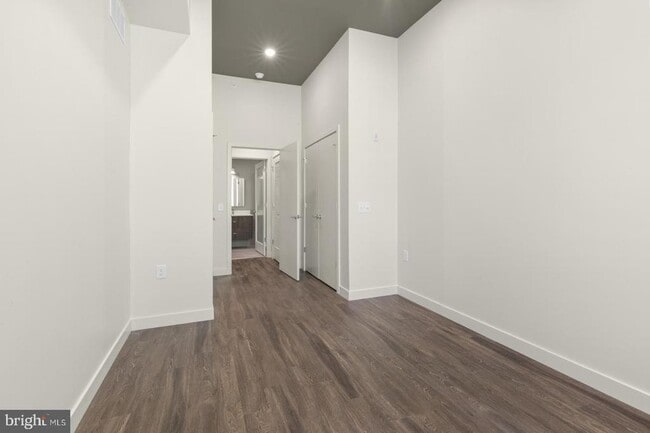 Building Photo - 525 N 41st St