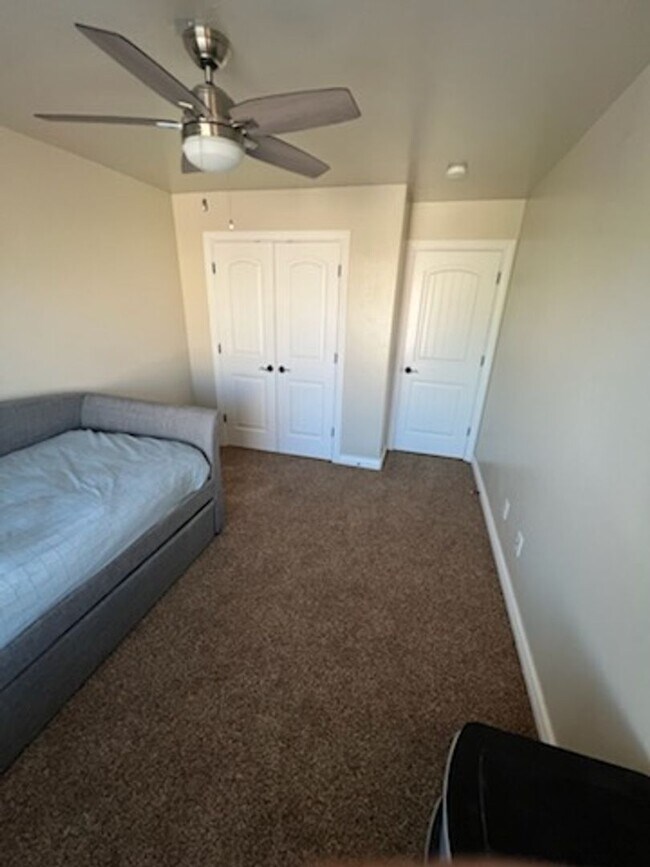 Building Photo - Beautiful 3 Bed 3.5 Bath in Riverton!!