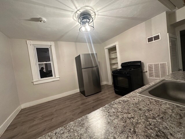 Building Photo - 16 Bradley St