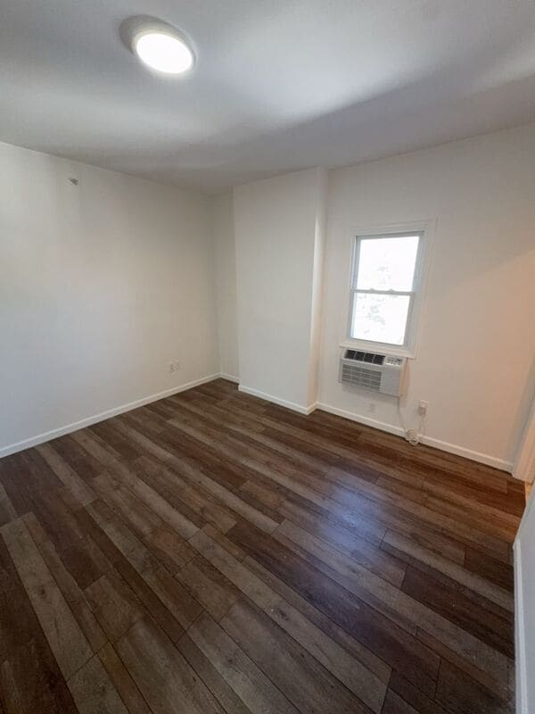 Building Photo - 730 N Main St