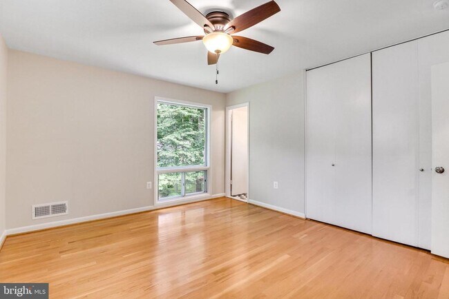 Building Photo - 5019 Fleming Dr