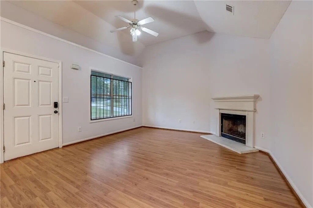 Building Photo - Room in House on Cypress Pointe Dr