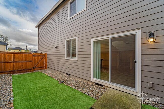 Building Photo - 2018 S Taverner Dr