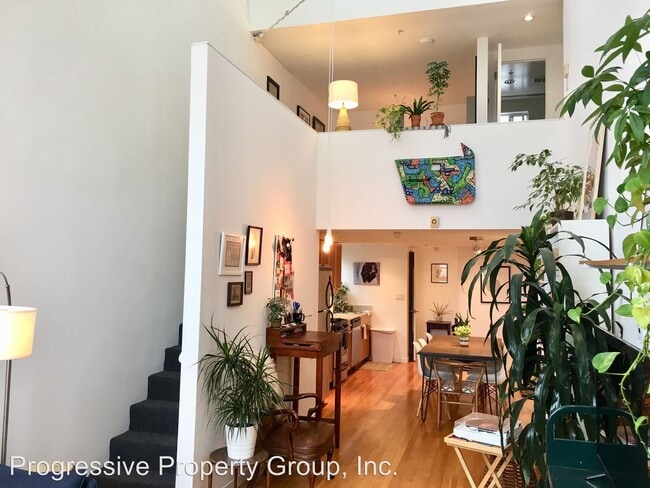 Building Photo - 348 Hyde St