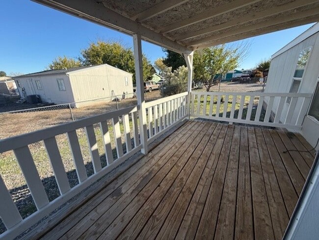 Building Photo - Reduced - 3 Bedroom 2 Bath home contact Property Pros Property Management