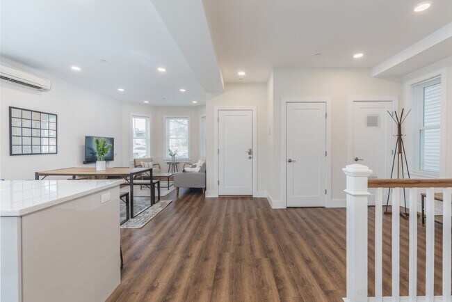 Building Photo - Huge 5 Bed each with their own Bathroom!