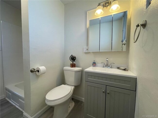 Building Photo - 1 Bed 1 Bath Makiki Apartment for Rent