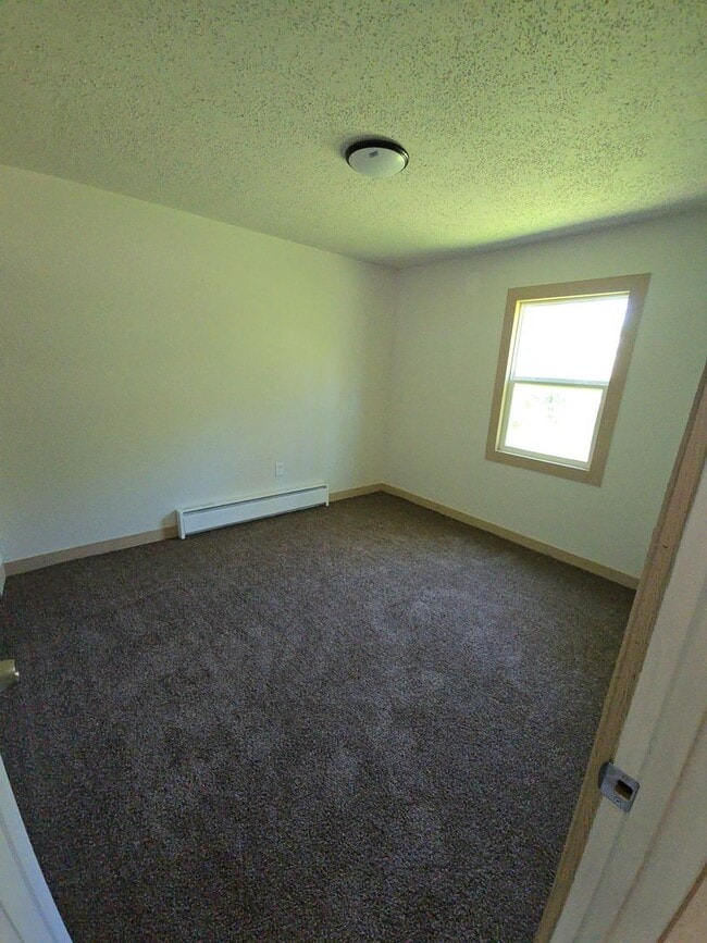 Building Photo - 2 bed 1 bath house