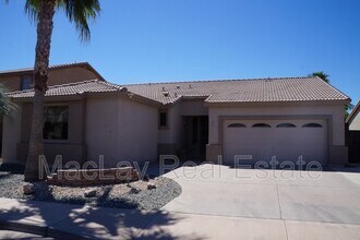 Building Photo - 203 W Cedar Dr