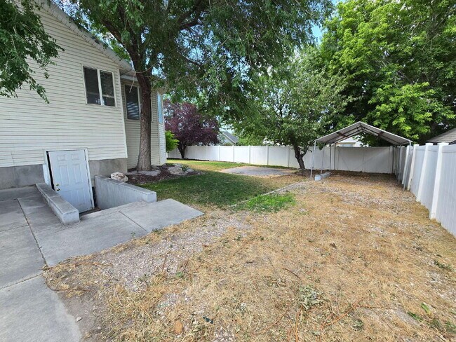 Building Photo - Spacious 5-Bedroom West Valley City Home w...