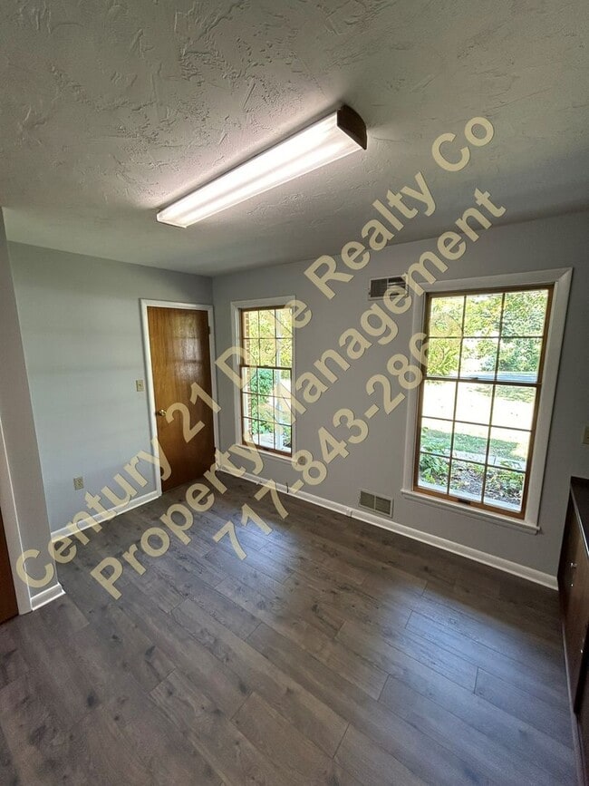 Building Photo - Gorgeous 4 Bedroom Home located in Northeastern School District with a 2 Car Garage