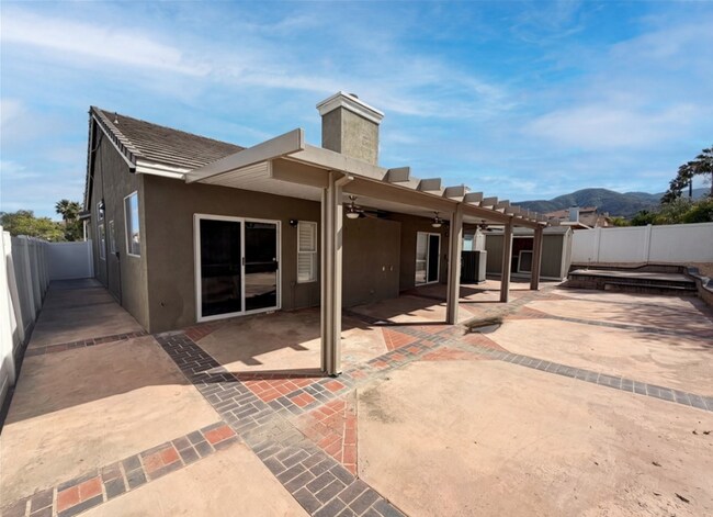 Building Photo - 3630 Vanderbilt Dr