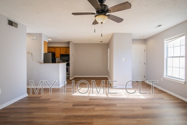 Building Photo - 8117 Tremaine Ct