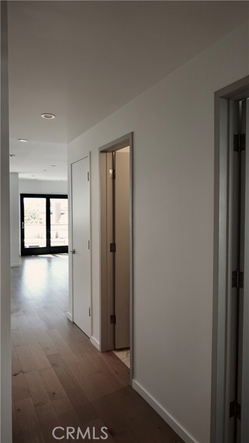 Building Photo - 604 Poinsettia Ave