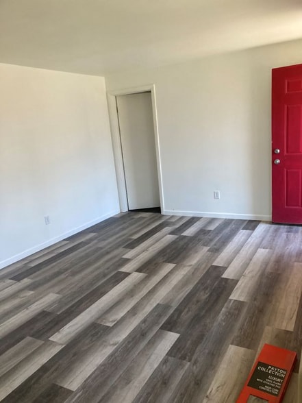 Building Photo - 460 Wells Dr