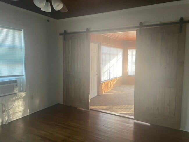 Building Photo - 2/1 with bonus room FENCED YARD PET FRIENDLY