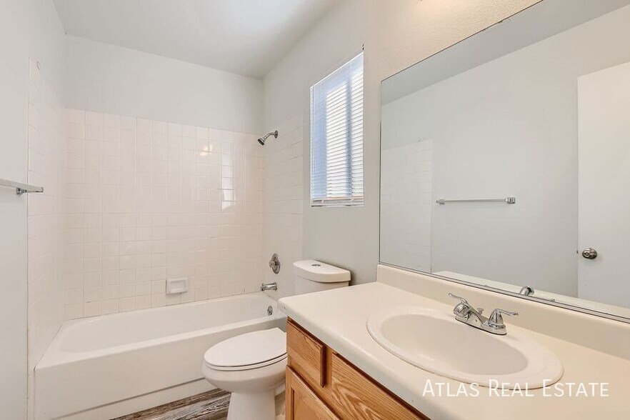 Building Photo - 348 Dockside Ct
