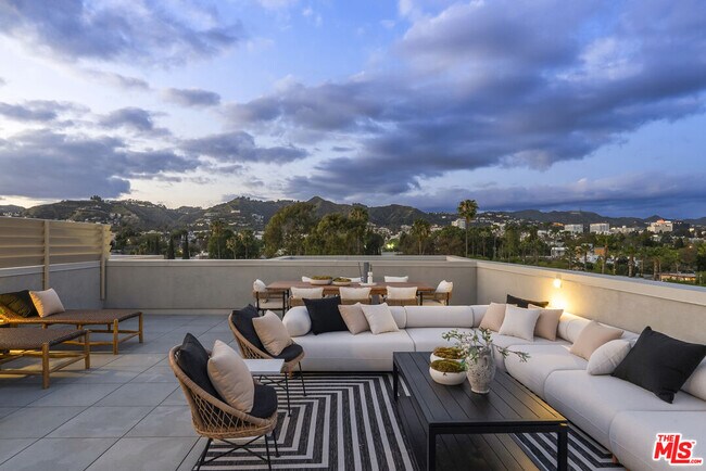 Building Photo - 7428 Santa Monica Blvd