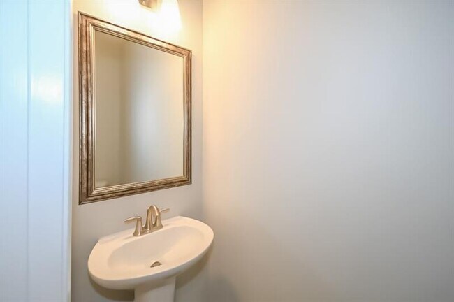 Building Photo - 2501 Ashford Oaks Dr