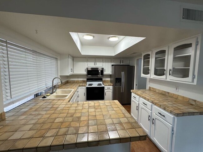 Building Photo - Glendale 4br With Pool