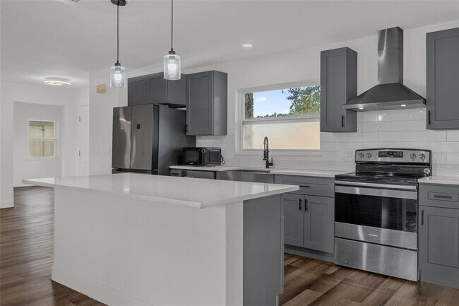 Building Photo - 2433 Benjamin Dr