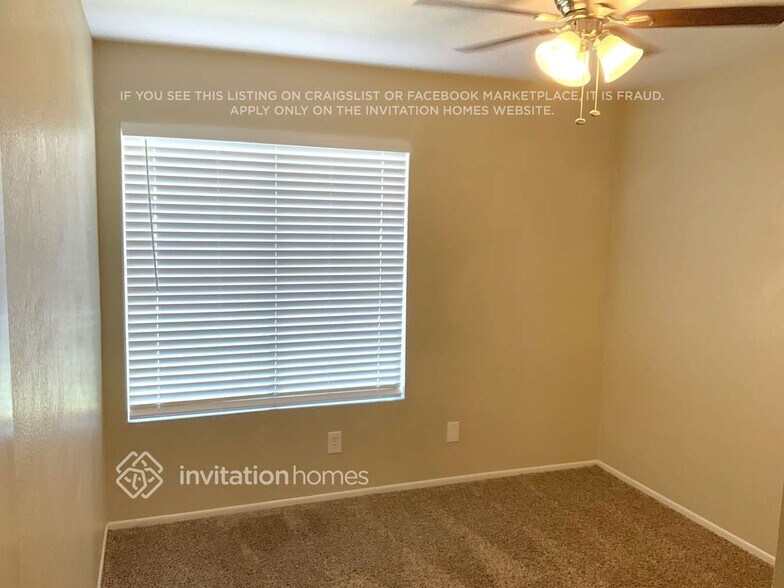 Building Photo - 811 E Hillview Cir