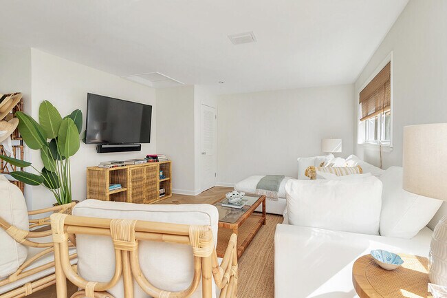 Building Photo - 319 Hunter St