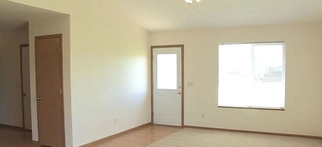 Building Photo - Lake Hallie Duplex