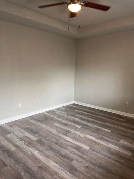 Building Photo - 1411 Lackey Ct