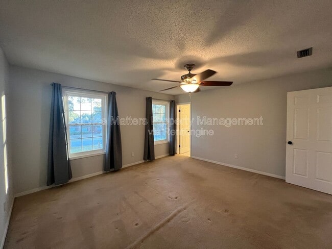 Building Photo - 6004 Players Pl