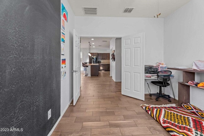 Building Photo - Las Brisas Beauty