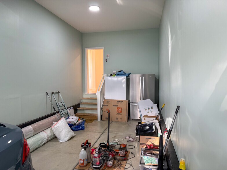 Building Photo - 118 N Lasalle Dr