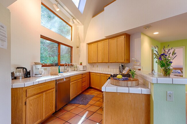 Building Photo - 1785 Austin Creek Rd